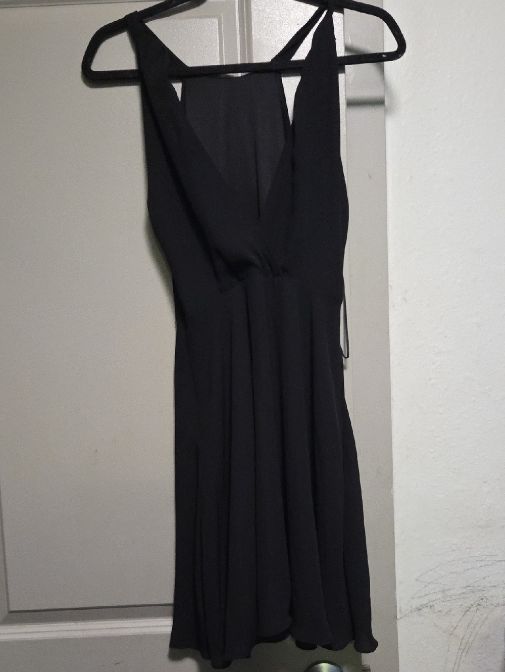 Express Black Sleeveless V‑Neck Midi Dress